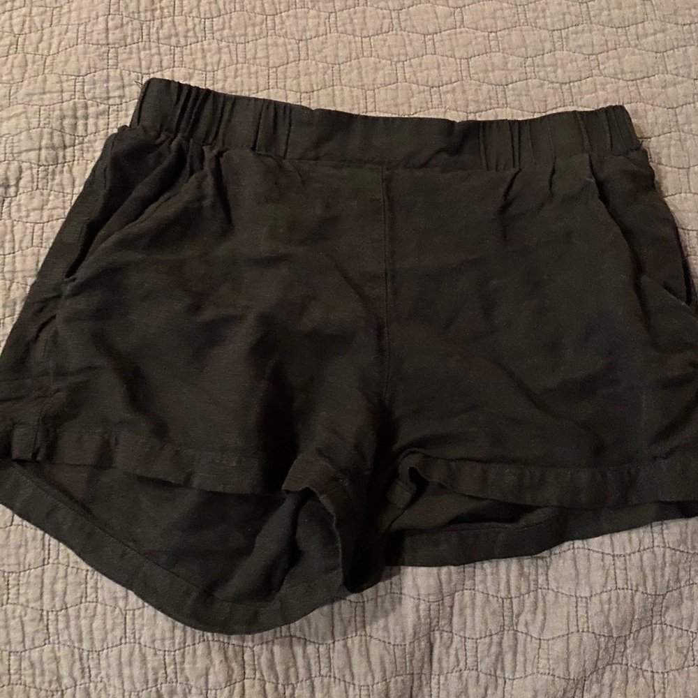Betty Basic black size small shorts